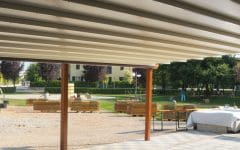 Tenda da sole a pergola bianca in PVC